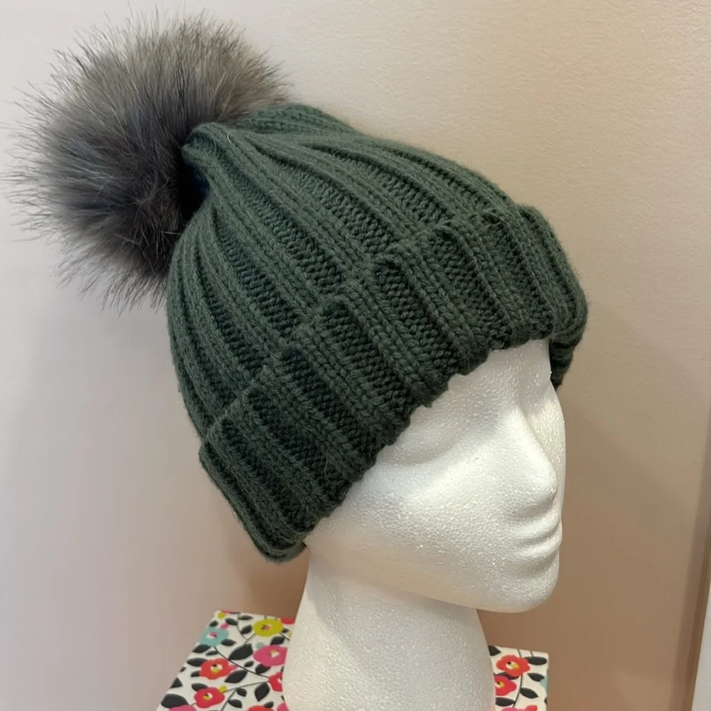 2 NWOT Women’s Knit Hats - Picture 6 of 7
